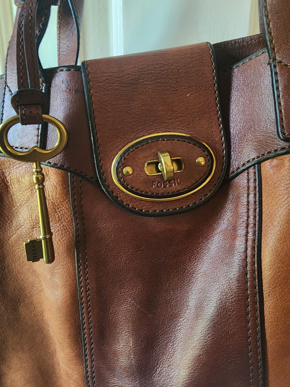 FOSSIL Vintage Two-Tone Brown Leather Tote Bag - Picture 4 of 11